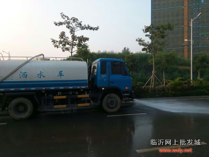 洒水车