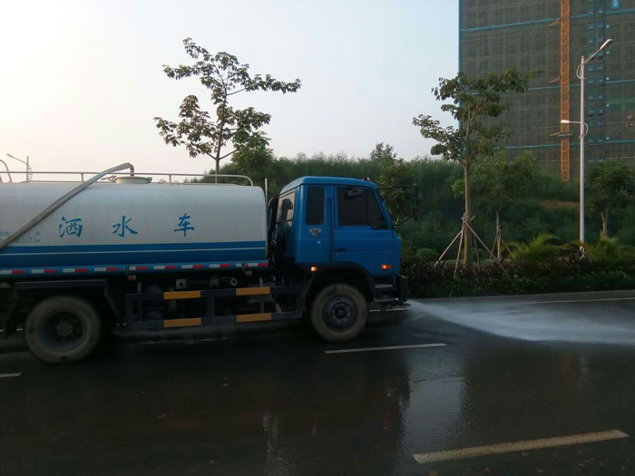 洒水车